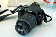 Nikon D5000 12.3 MP DX Digital SLR Camera w/ 18-200mm VR Zoom Len 
