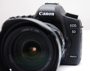 Canon EOS 5D Mark II 21.1MP Full Frame CMOS SLR with EF 24-105mm f 